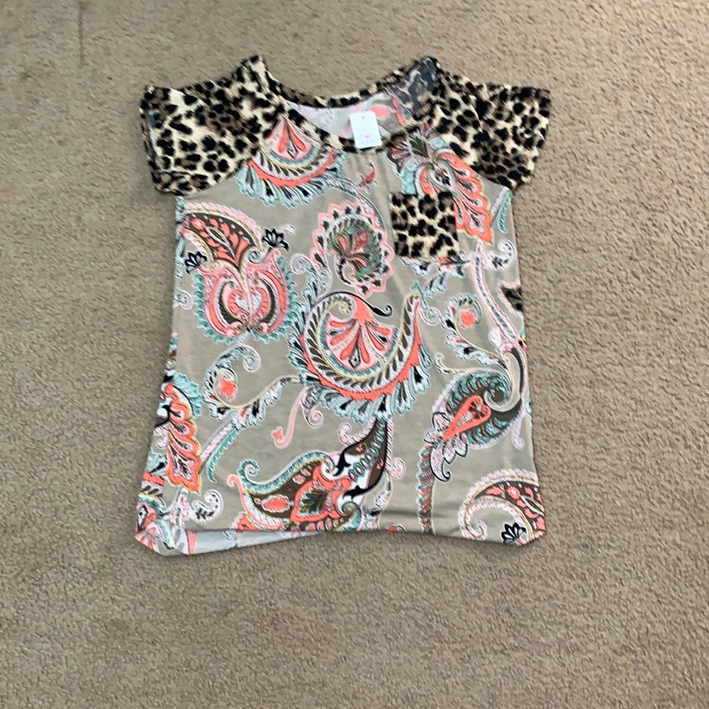 Cheeta print sleeves and front pockets and decorative pattern
